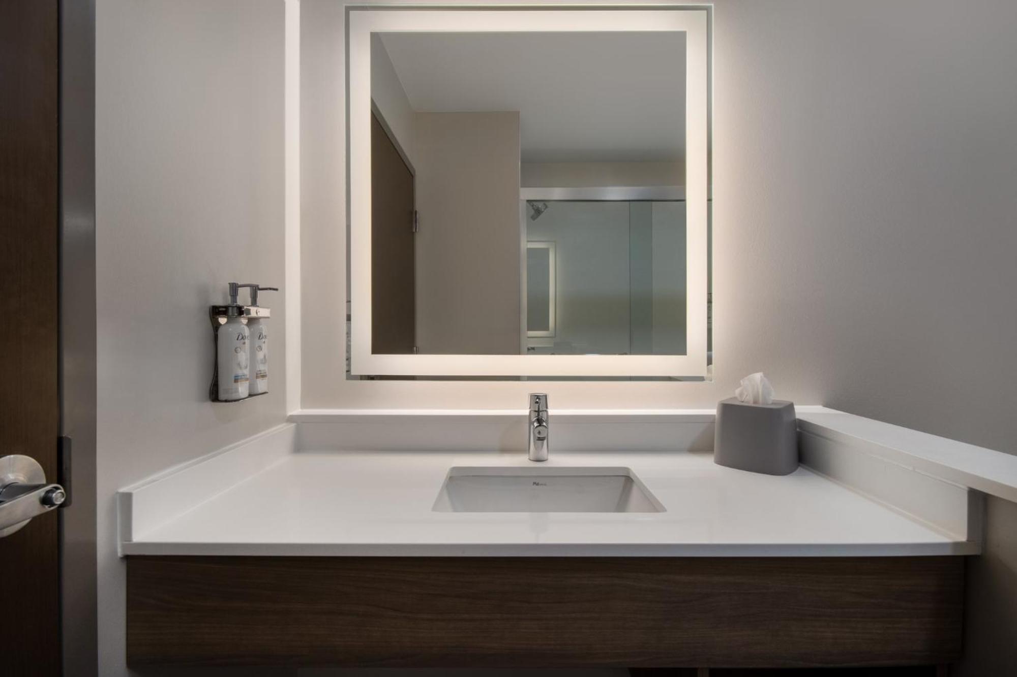 Holiday Inn Express & Suites Muskegon - Grand Haven By Ihg Eksteriør bilde