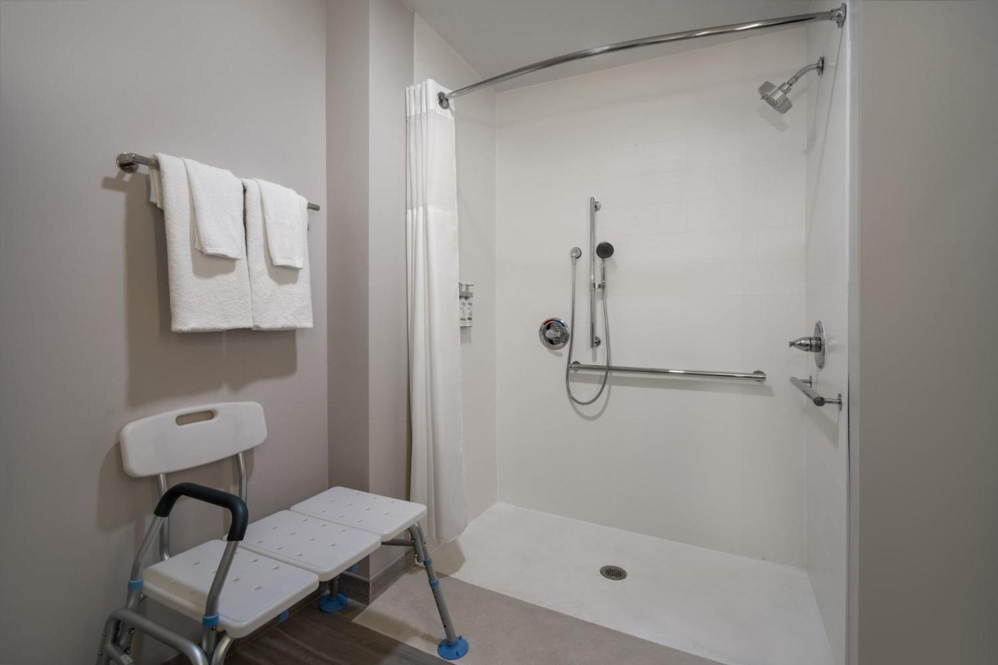 Holiday Inn Express & Suites Muskegon - Grand Haven By Ihg Eksteriør bilde